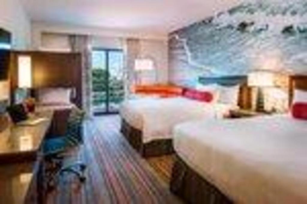 Courtyard Theme Park Entrance Hotel 3*