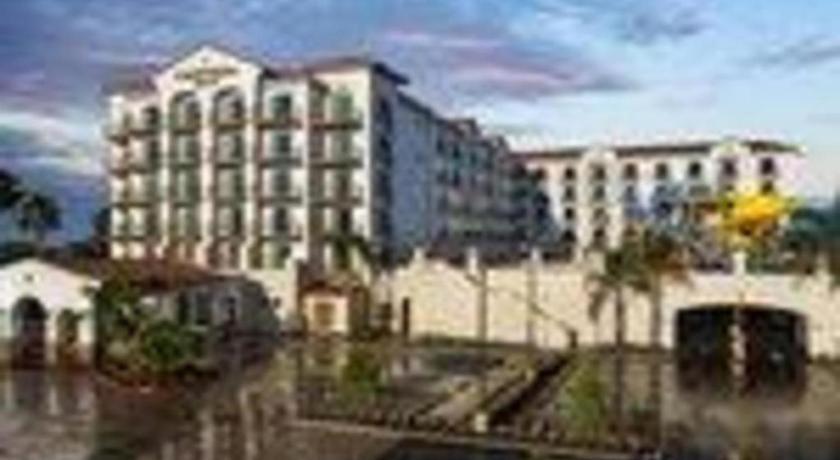 Courtyard Theme Park Entrance Hotel 3*
