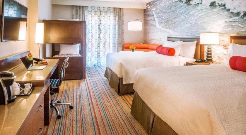 Courtyard Theme Park Entrance Hotel 3*