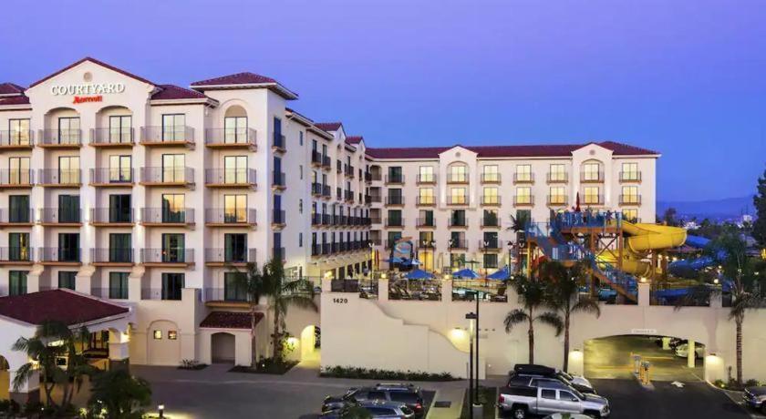 Courtyard Theme Park Entrance 3* Anaheim