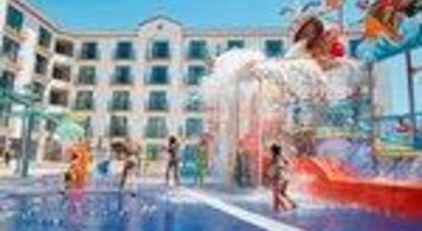 Courtyard Theme Park Entrance Hotel 3*